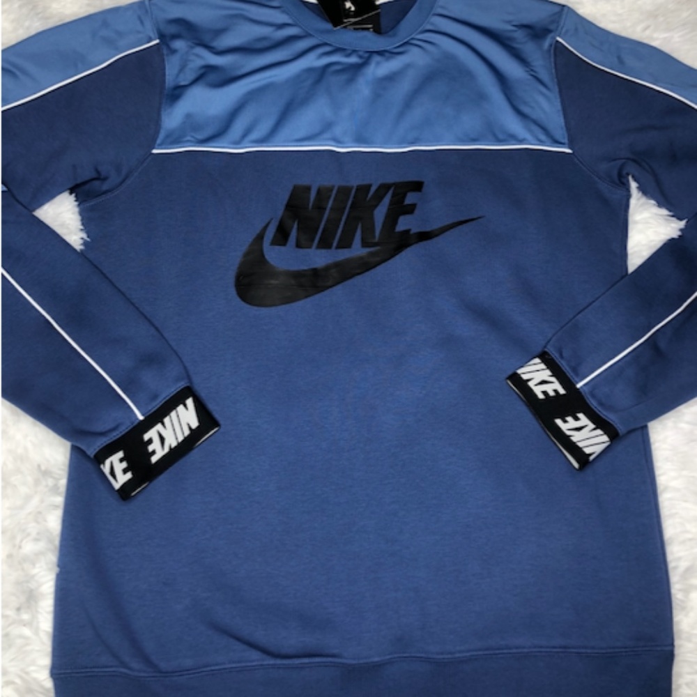 Nike Sportswear Taped Cuff Fleece Crew Neck